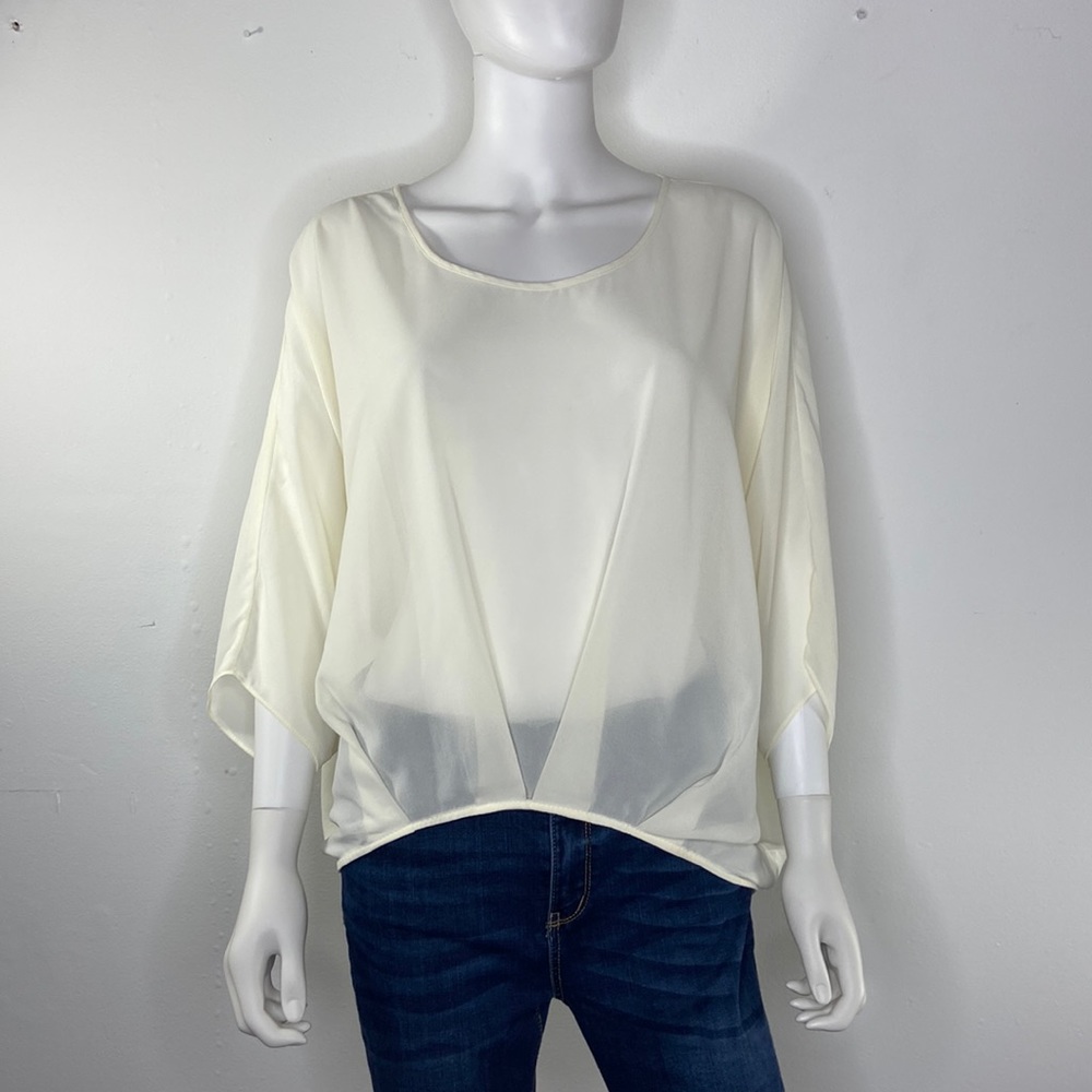 ✨ Umgee Cream Flowy Blouse – Effortless Chic Vibes 🤍 ✨ - Picture 3 of 11